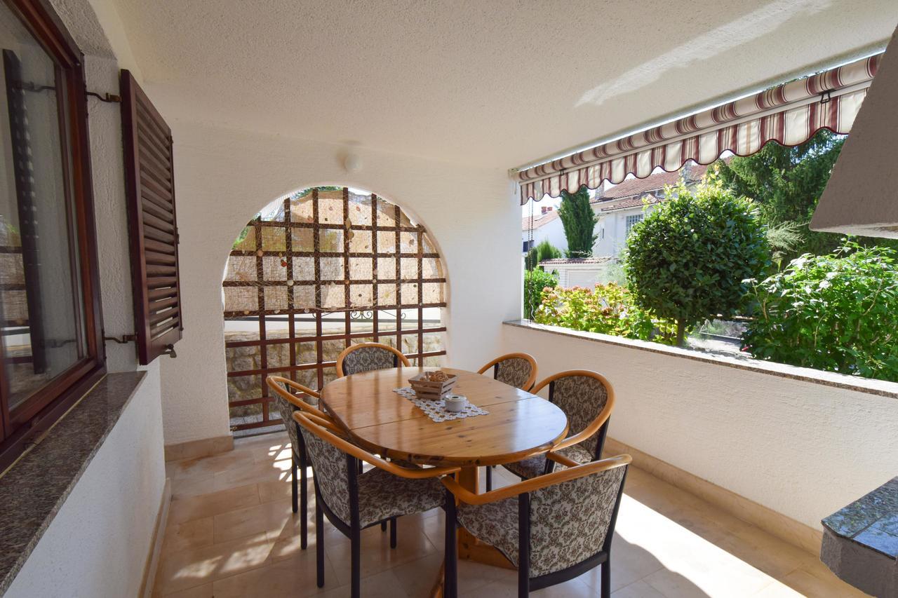 Apartment Petrlin Malinska Bagian luar foto